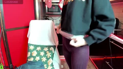 jessicaforris online show from December 17, 8:10 am