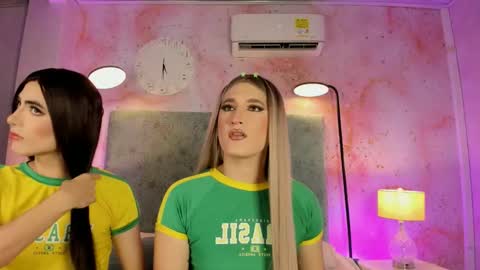 JESSI AND NAOMI online show from November 7, 12:36 am