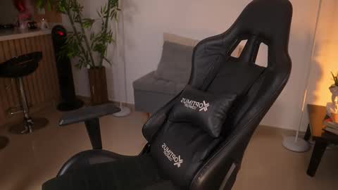  Jessica Pratt  IG jessicaxpratt online show from March 18, 8:04 pm