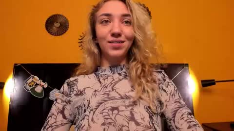 Snapshot of jessie_curlyy chatting on September 27, 2:31 am Jessie online show from September 27, 2:31 am