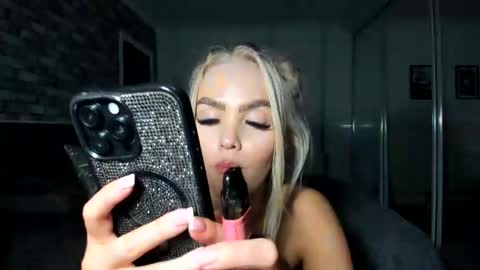 jessiebella0210_ online show from October 24, 9:48 pm