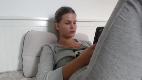 jessieryan online show from October 14, 9:01 am