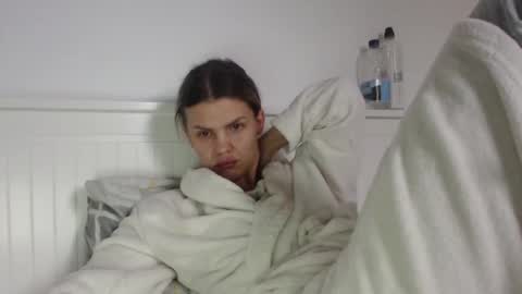 jessieryan online show from November 20, 7:40 am