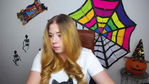 Jess online show from October 31, 7:53 am