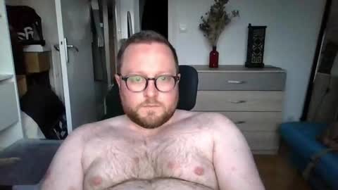 jeuneloup92 online show from March 30, 6:41 pm