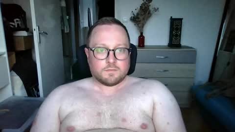 jeuneloup92 online show from April 17, 7:05 pm