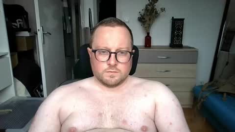 jeuneloup92 online show from April 14, 4:32 pm