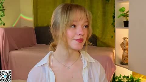 Gwen online show from April 18, 9:15 pm