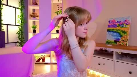 Gwen online show from March 17, 9:42 pm