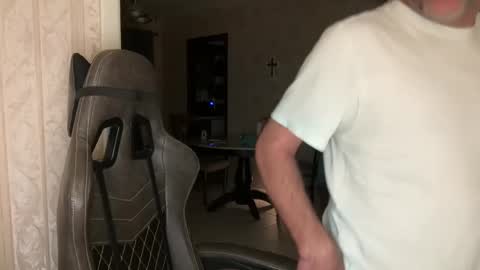 jglisson83 online show from December 16, 5:47 am