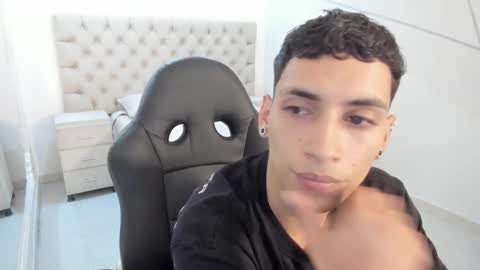 jhoanleandro online show from October 16, 5:18 am