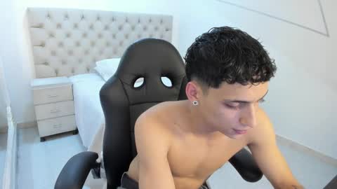 jhoanleandro online show from October 15, 5:11 am