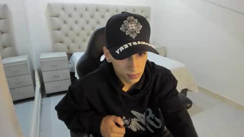 jhoanleandro online show from December 1, 5:16 am