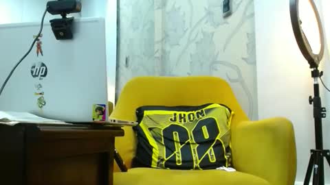 Snapshot of jhongrey2 chatting on October 22, 4:04 am jhon online show from October 22, 4:04 am
