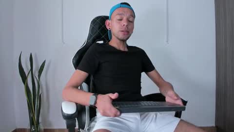 Jhors online show from October 4, 6:49 pm