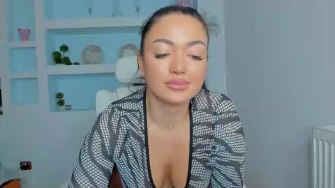 Snapshot of jisselle chatting on October 23, 5:58 pm Juliee online show from October 23, 5:58 pm