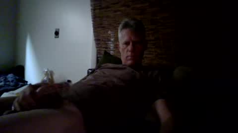 jizzmitten5 online show from July 14, 5:23 am