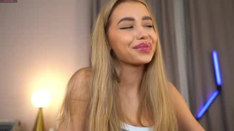 Jenny online show from March 26, 8:19 am