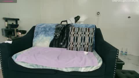 Nicole  Allen online show from January 7, 11:56 pm