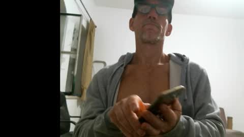 jlmbud online show from October 12, 11:06 pm