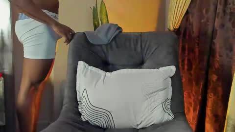 Snapshot of joan_saenz chatting on March 6, 11:03 am JOAN SAENZ online show from March 6, 11:03 am