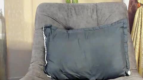 Snapshot of joan_saenz chatting on February 27, 3:40 am JOAN SAENZ online show from February 27, 3:40 am