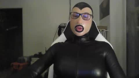 Snapshot of joanesxfree chatting on October 16, 9:24 pm The sweetest toy online show from October 16, 9:24 pm