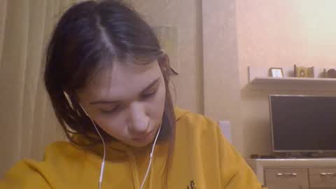 Jennifer online show from September 15, 7:37 pm