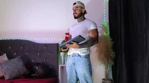 John  online show from February 25, 12:09 pm