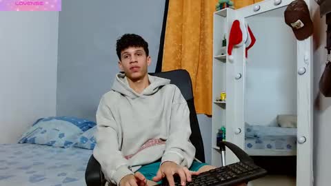 john_ssnow29 online show from February 20, 10:26 pm