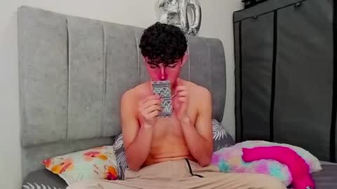 John Vichenso online show from December 4, 6:00 pm