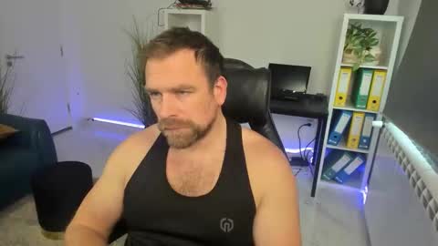 johnnydough82 online show from December 4, 9:42 am