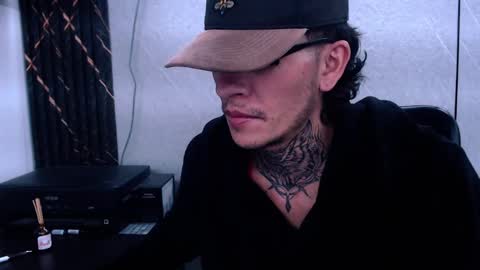 johnsonisaac94  online show from February 14, 4:15 am