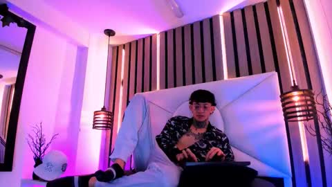 johnsonisaac94  online show from September 17, 1:31 am