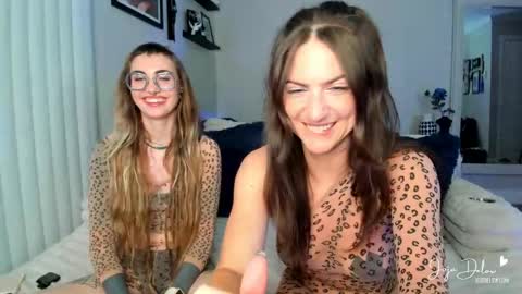 Snapshot of jojodelow chatting on October 21, 1:44 am    online show from October 21, 1:44 am