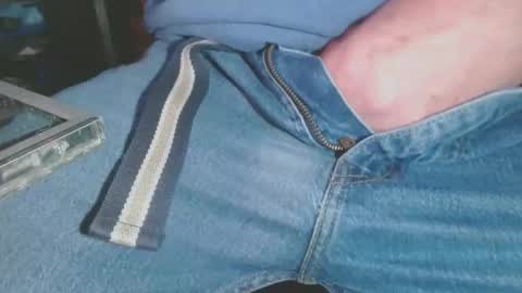 joncpics online show from December 18, 9:21 pm