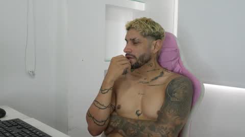 jose_wc online show from April 10, 4:01 pm