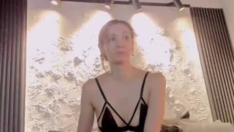 joselin online show from June 22, 1:40 pm