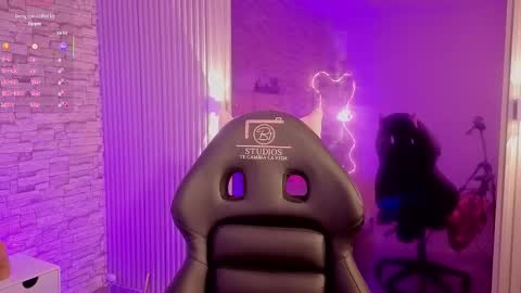 Joselyn  online show from February 8, 1:58 pm