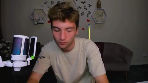 joseph_bear_ online show from September 12, 7:16 pm