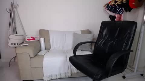 josezaens_ online show from October 28, 8:59 am