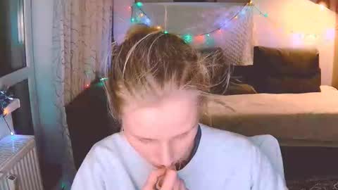 joy_keys online show from December 23, 8:03 pm