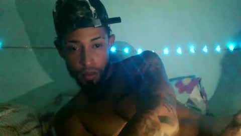 jpineda97 online show from February 6, 5:22 am