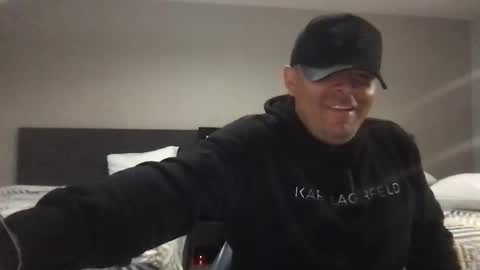 jrlovespssy online show from February 7, 5:10 am