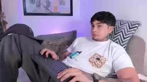 juan_alvarez18 online show from September 27, 4:10 am