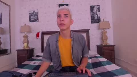 J U A N   L O V E R S online show from December 5, 12:50 pm