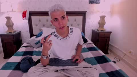 J U A N   L O V E R S online show from December 2, 4:37 pm