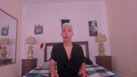 J U A N   L O V E R S online show from December 3, 1:06 pm