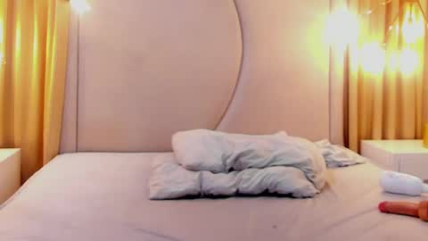 juana_valentina1 online show from December 24, 10:17 pm