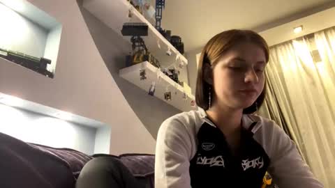 Lola online show from November 1, 4:06 pm